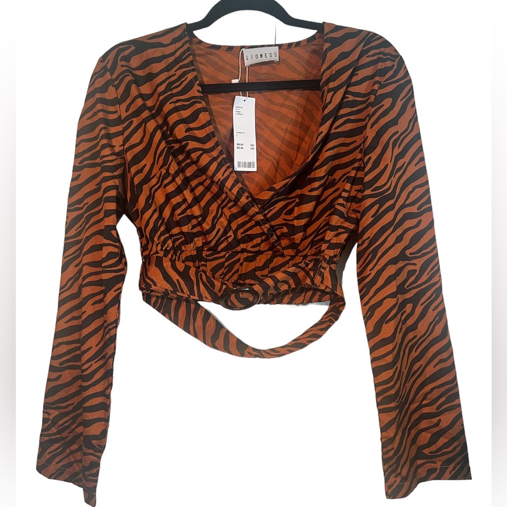 Lioness animal print long sleeve crop top size large
